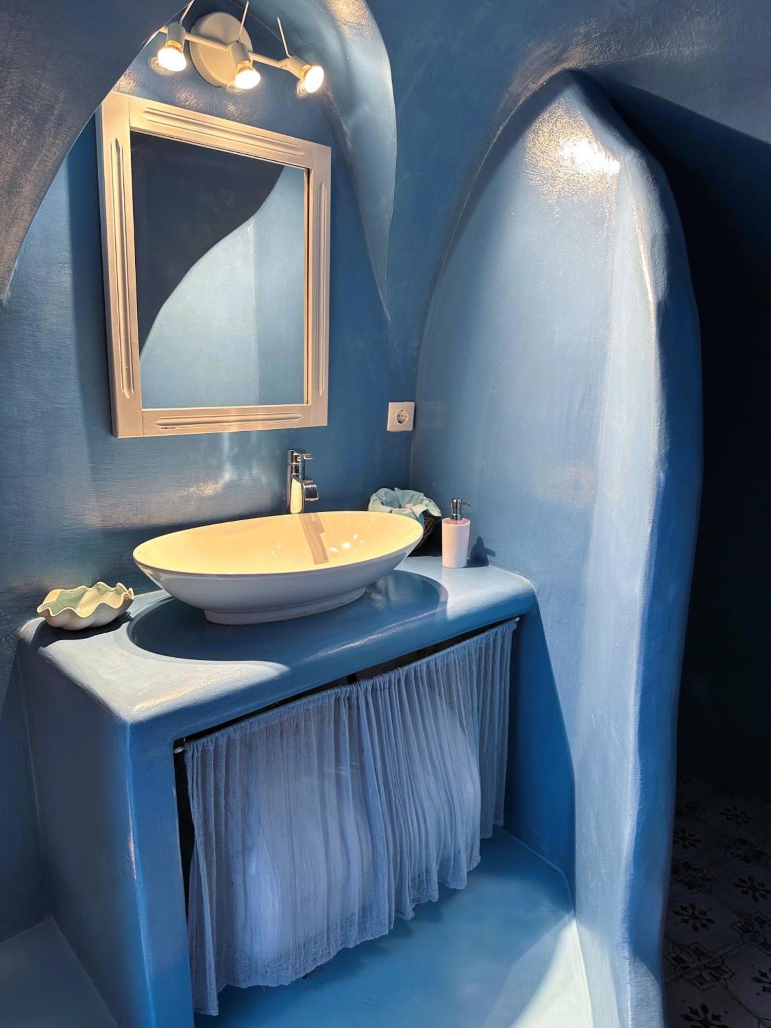 Lioyerma Cave With Private Outdoor Hot Tub Апартаменты *