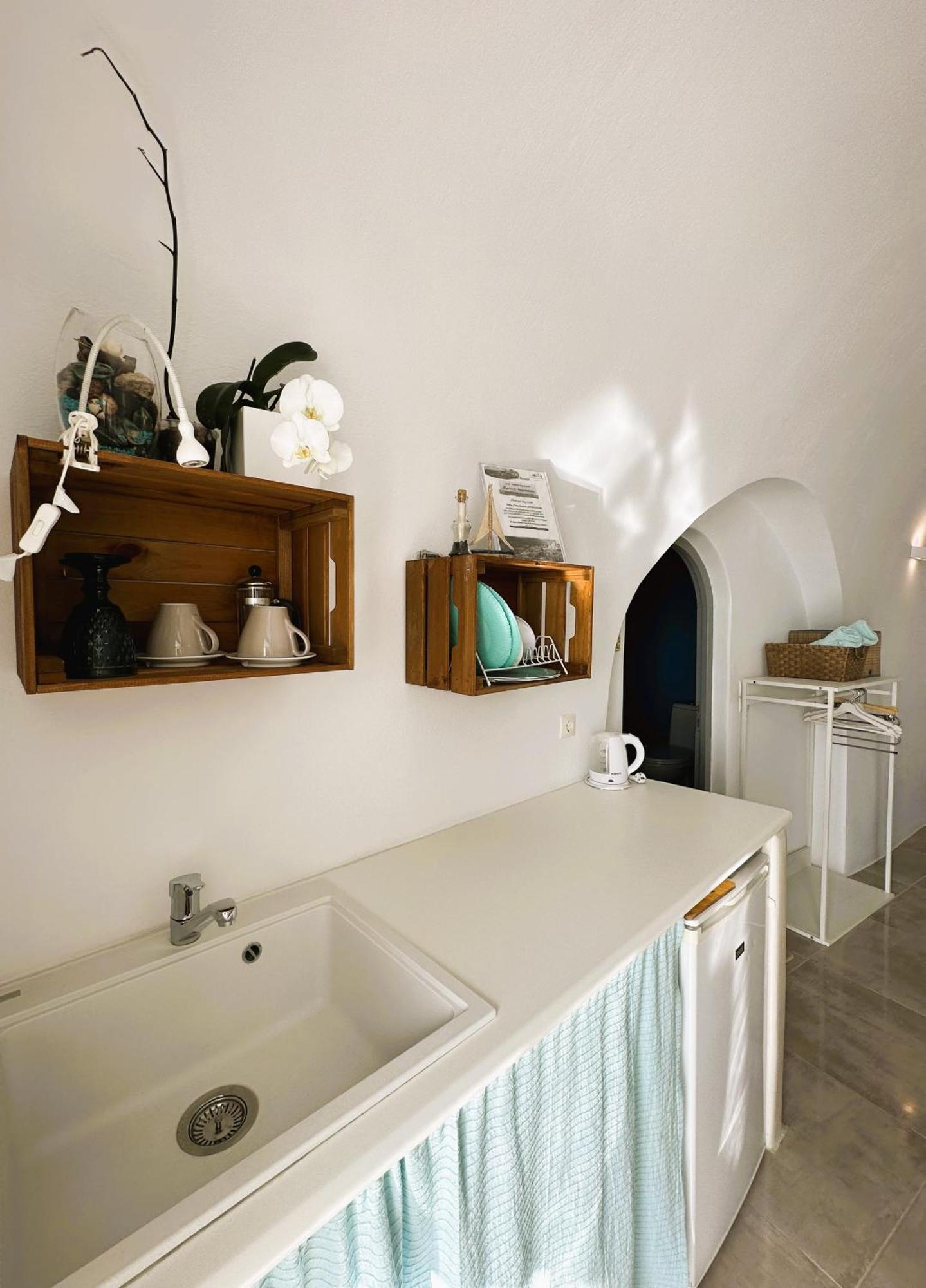 Lioyerma Cave With Private Outdoor Hot Tub Апартаменты